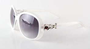 丹陽眼鏡直銷 韓國切邊鑲鉆眼鏡，時尚眼鏡的不二之選