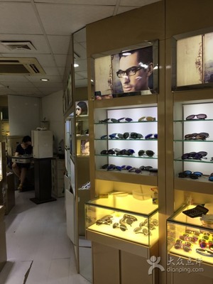 新視界眼鏡店（百聯徐匯店） 科技感與專業驗光，定義滬上配鏡新體驗